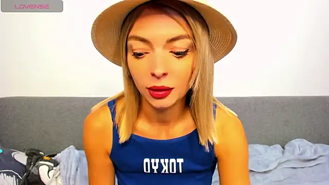 Snapshot of _ellen_meow_ chatting on October 3, 9:42 pm ellen meow online show from October 3, 9:42 pm