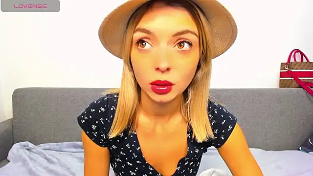 Snapshot of _ellen_meow_ chatting on October 19, 6:32 pm ellen meow online show from October 19, 6:32 pm