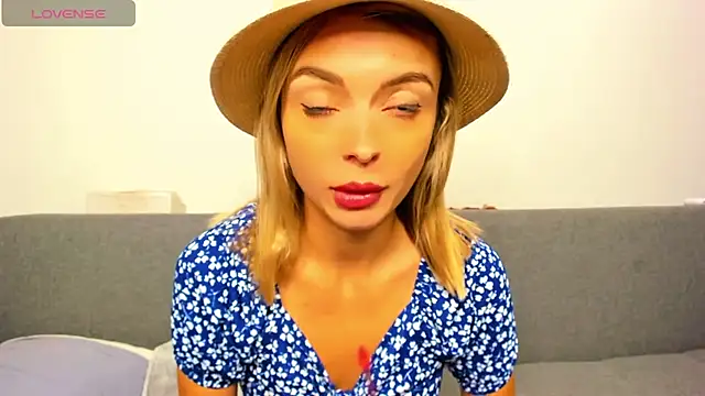 Snapshot of _ellen_meow_ chatting on October 7, 9:30 pm ellen meow online show from October 7, 9:30 pm