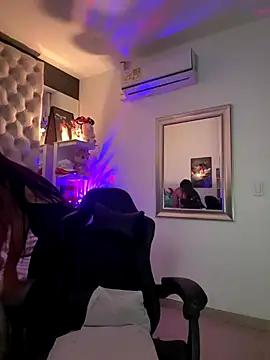 Snapshot of ZarahEvans chatting on September 16, 8:17 pm ZarahEvans online show from September 16, 8:17 pm