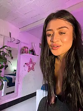 lucianaroy online show from February 19, 7:35 pm