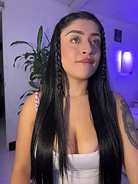 lucianaroy online show from December 16, 1:55 am