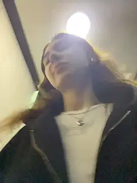 QuitieLia online show from March 22, 7:25 am