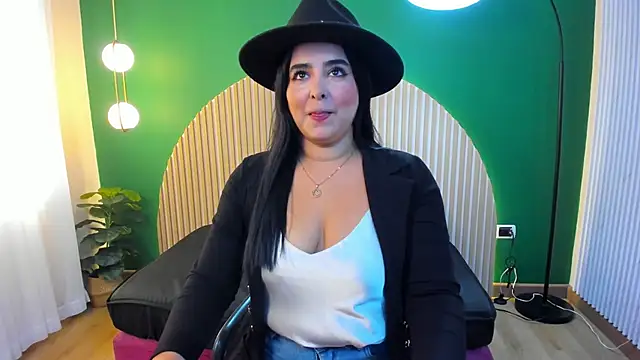 taylor bennet online show from November 28, 11:57 am