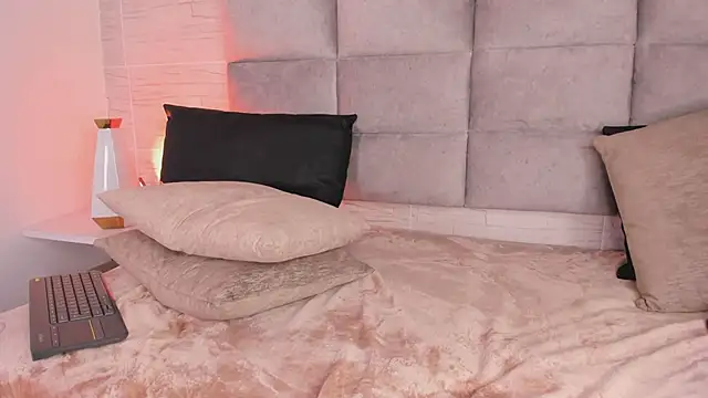 mia crawford online show from February 25, 1:42 pm