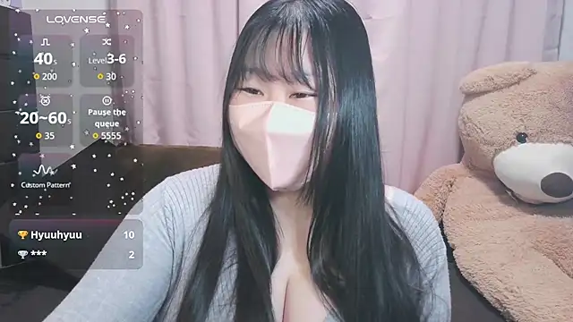 yuinyan3150 online show from March 17, 9:30 pm