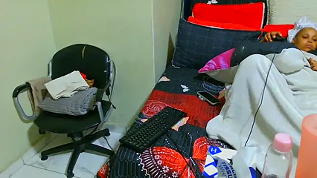 THESHORTQUEEN online show from December 22, 11:19 pm