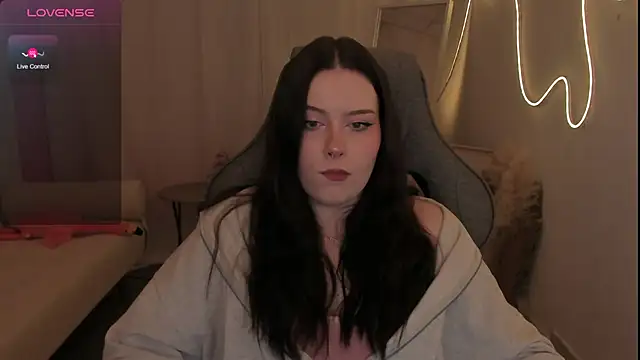 CoralineKeyns online show from February 21, 6:36 am