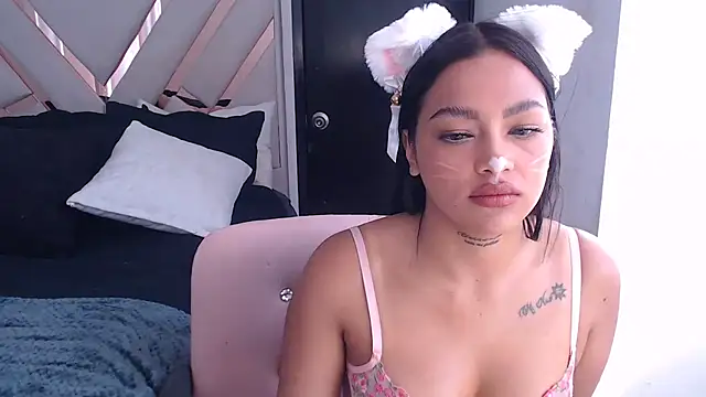 Snapshot of fairylatin222 chatting on October 13, 2:31 pm fairylatin222 online show from October 13, 2:31 pm