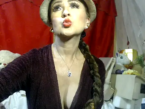 hottieperla online show from December 15, 8:47 pm