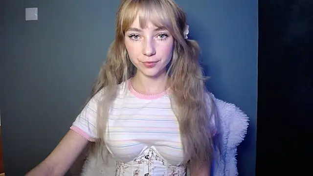 LuciaYoung online show from November 5, 7:35 am