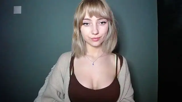 LuciaYoung online show from March 4, 7:20 pm