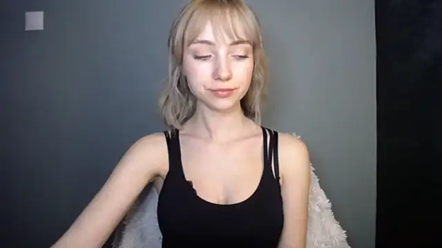 LuciaYoung online show from March 15, 7:38 pm