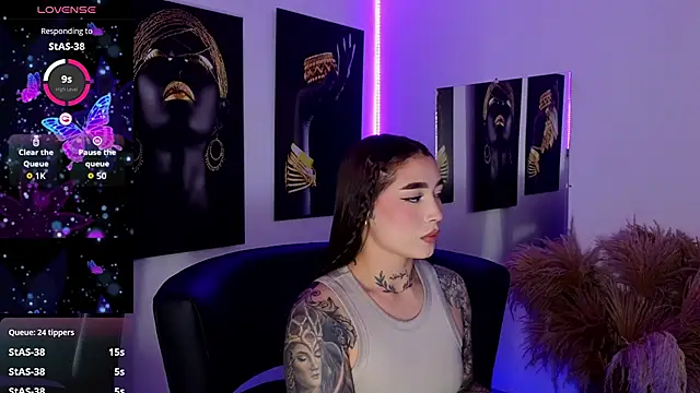  brenna hanson online show from November 18, 7:26 pm