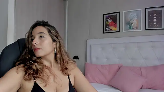 emma  smith1 online show from March 12, 1:25 pm