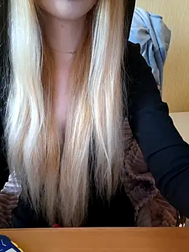 Snapshot of Elza_kom chatting on October 24, 7:04 am Elza kom online show from October 24, 7:04 am