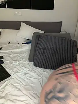 Laurahorney xo online show from April 13, 6:41 pm