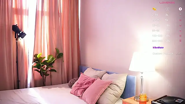 askaudrey  online show from March 22, 1:39 pm