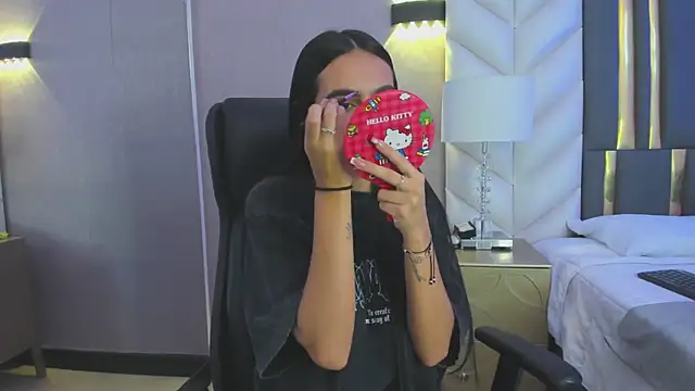 ChloeHarper  online show from January 15, 12:55 pm