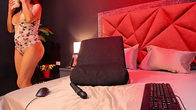 mia milff online show from September 20, 8:07 pm