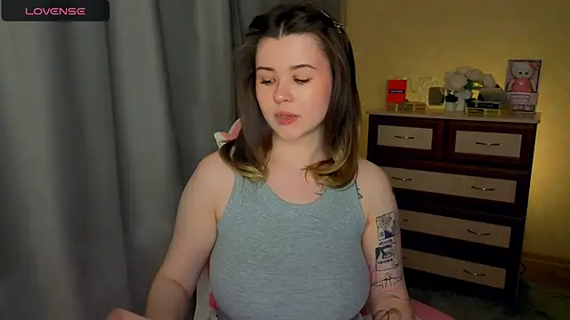 cutie mili online show from April 18, 12:07 pm