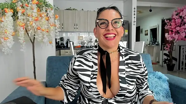 dakota johnson10 online show from October 29, 7:38 pm