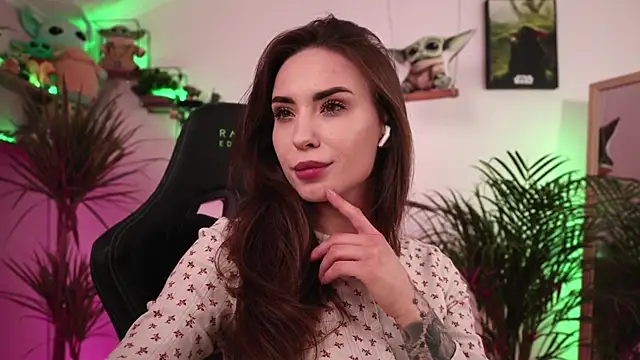 BabyYoda- online show from July 10, 9:37 pm