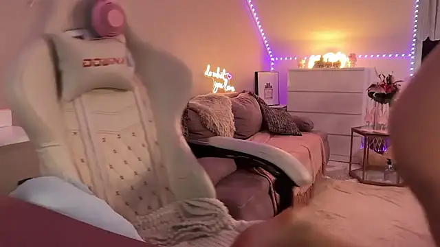 xxbabyxgiiirlxx online show from January 12, 12:10 pm