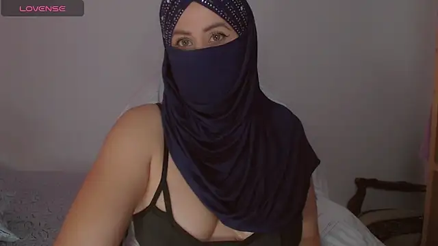 amiraferraz online show from November 6, 7:31 pm