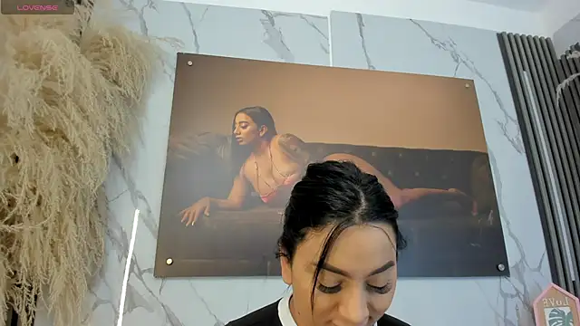 sofhiaa adaams online show from December 1, 10:12 pm