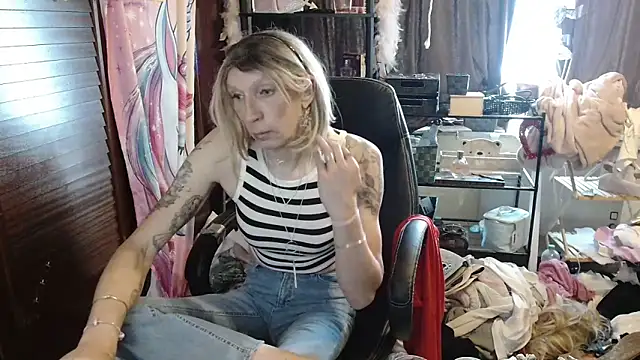 Ombeline1 online show from October 31, 11:47 am