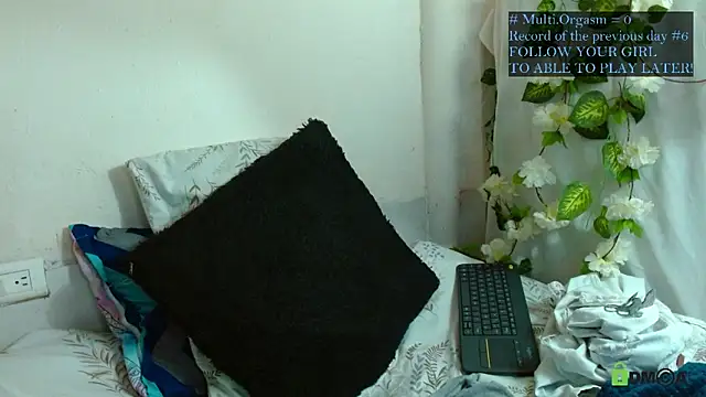 Hot Candy  online show from March 19, 3:11 am