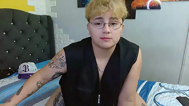 isabeautyx19 online show from October 3, 3:33 am