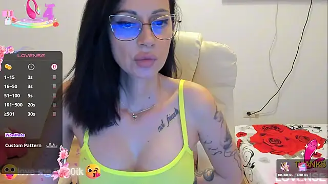 Snapshot of kissnicol32 chatting on September 25, 4:28 pm kissnicol32 online show from September 25, 4:28 pm