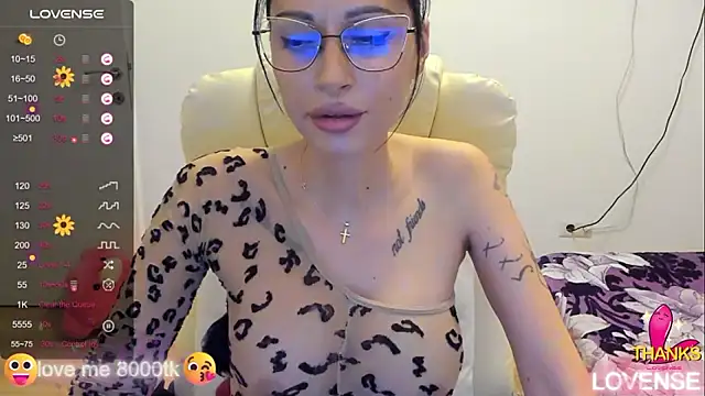 Snapshot of kissnicol32 chatting on September 9, 5:13 pm kissnicol32 online show from September 9, 5:13 pm