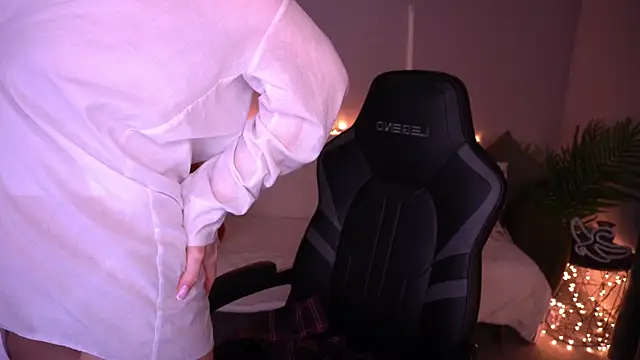 MilaSecrett online show from February 19, 1:54 pm