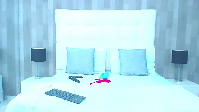 LeahMillerr online show from April 8, 4:09 pm