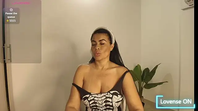 perla milf4u online show from December 4, 1:30 am