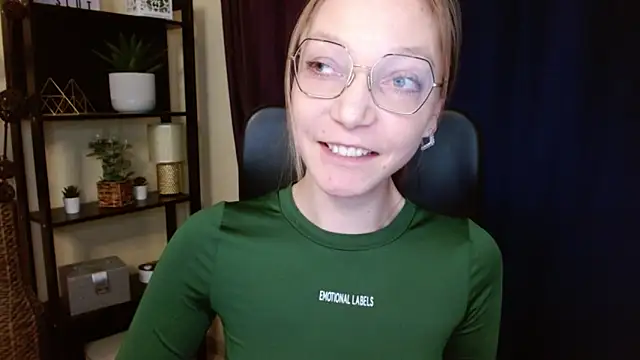 EmillyPlay online show from February 9, 6:59 am