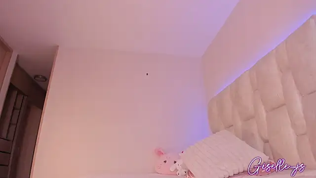 giselle js online show from November 29, 7:40 pm