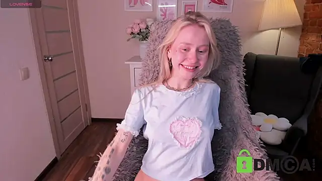 Snapshot of MalenaErnman chatting on October 10, 10:42 am MalenaErnman online show from October 10, 10:42 am