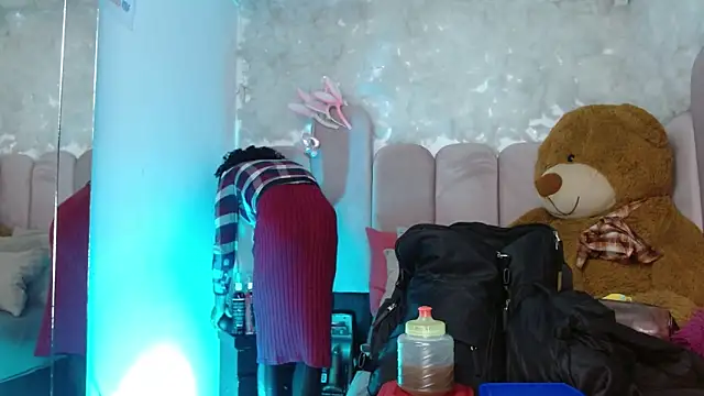 puca ebony online show from November 3, 12:31 pm