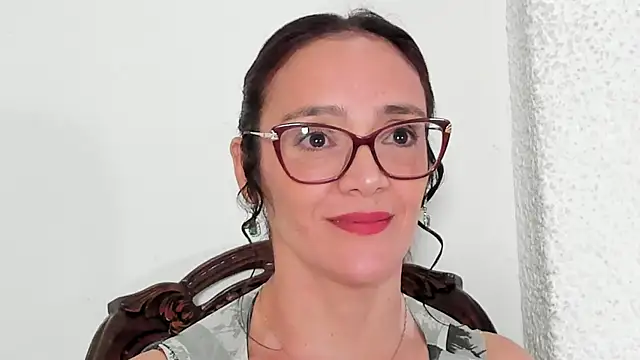 Jessica Herrera  online show from October 18, 10:00 pm