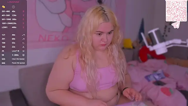 Freakcute  online show from February 6, 1:25 pm