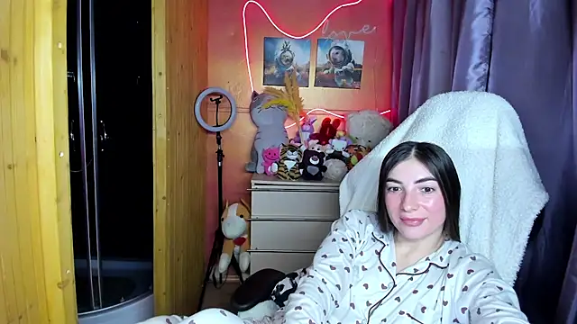 Fiery Brunette  online show from January 18, 7:48 am