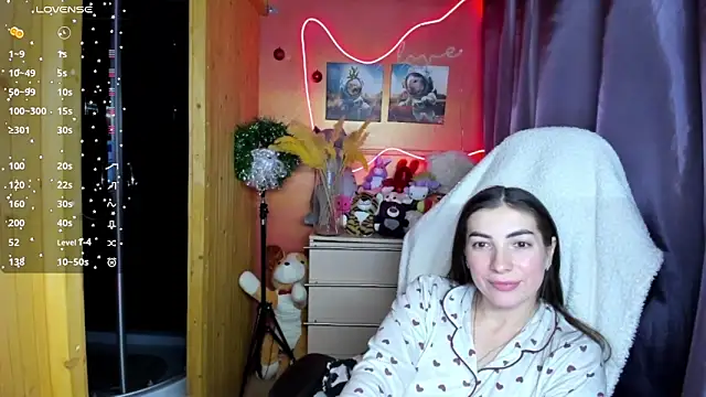 Fiery Brunette  online show from January 10, 4:33 pm