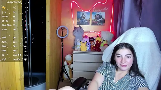 Fiery Brunette  online show from October 14, 2:41 pm