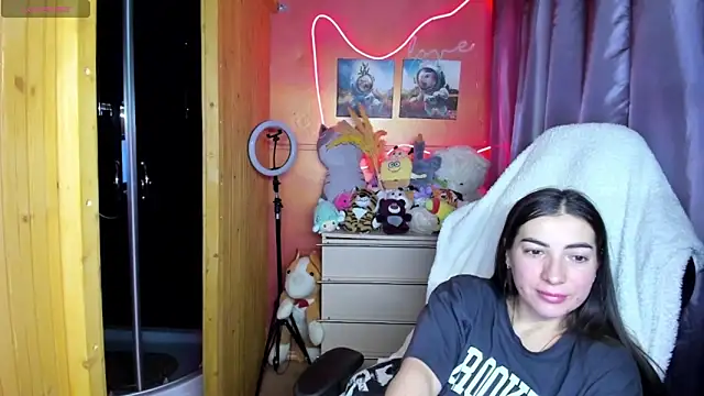 Fiery Brunette  online show from April 4, 12:04 pm