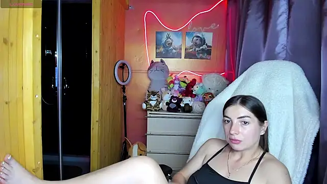 Fiery Brunette  online show from July 17, 4:50 am