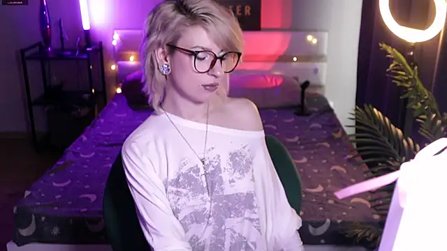  Moonlight t online show from April 25, 9:12 am